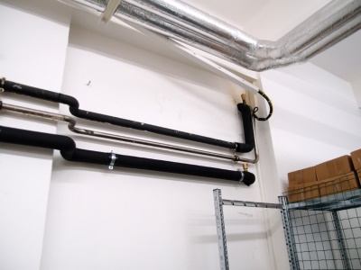 Potrubí s automatickými odvzdušňovacími ventily